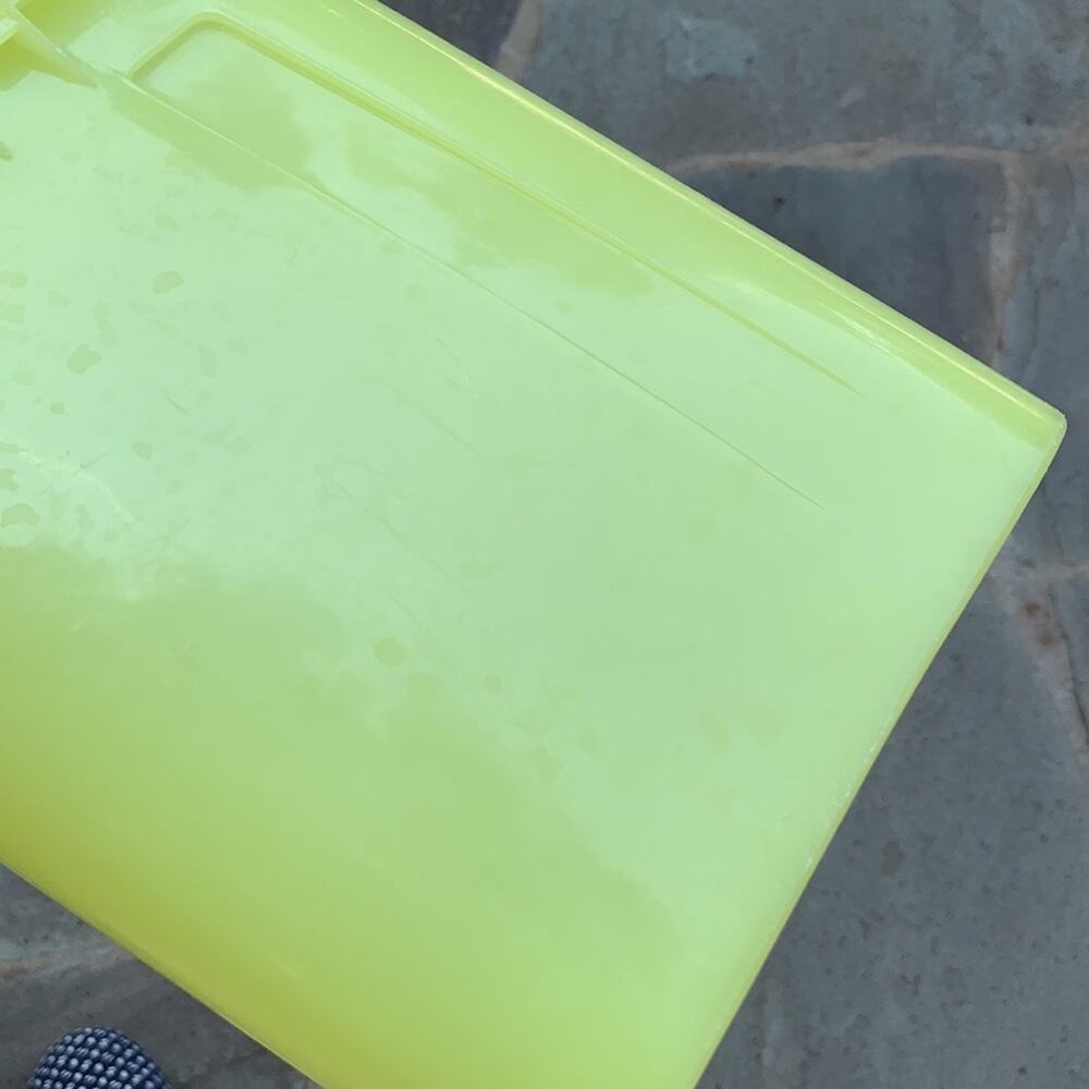 Vintage yellow Tupperware pitcher - Picture 7 of 8